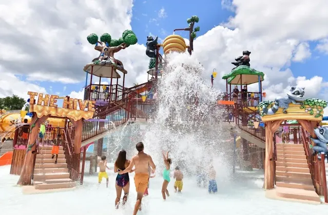 people at soaky mountain water park