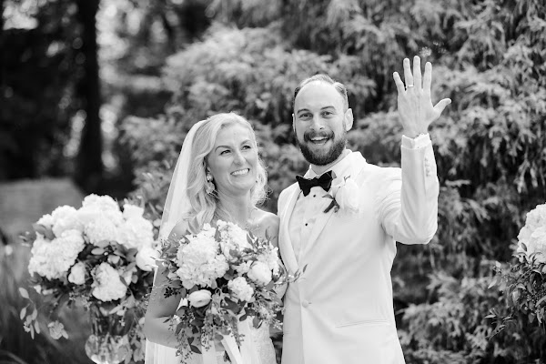 Backyard Summer Wedding in Edgewater, MD photographed by Maryland Wedding Photographer Heather Ryan Photography