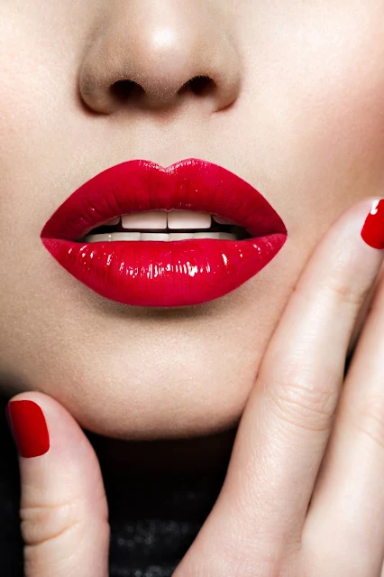 Bold & Beautiful Bold Red Llips