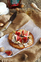  Torta de aceite con queso e higos