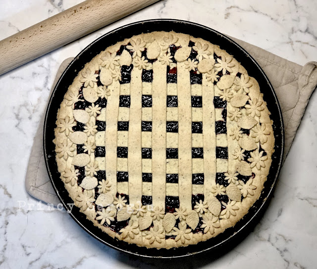 crostata al grano saraceno e more