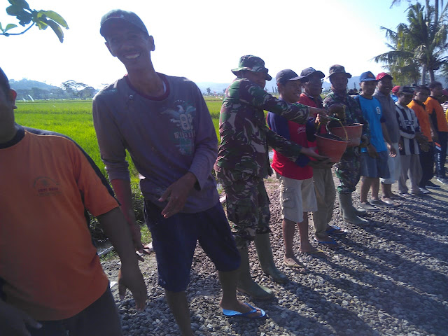 Dengan TMMD, Semangat Gotong Royong di Jimbung Semakin Kenthal