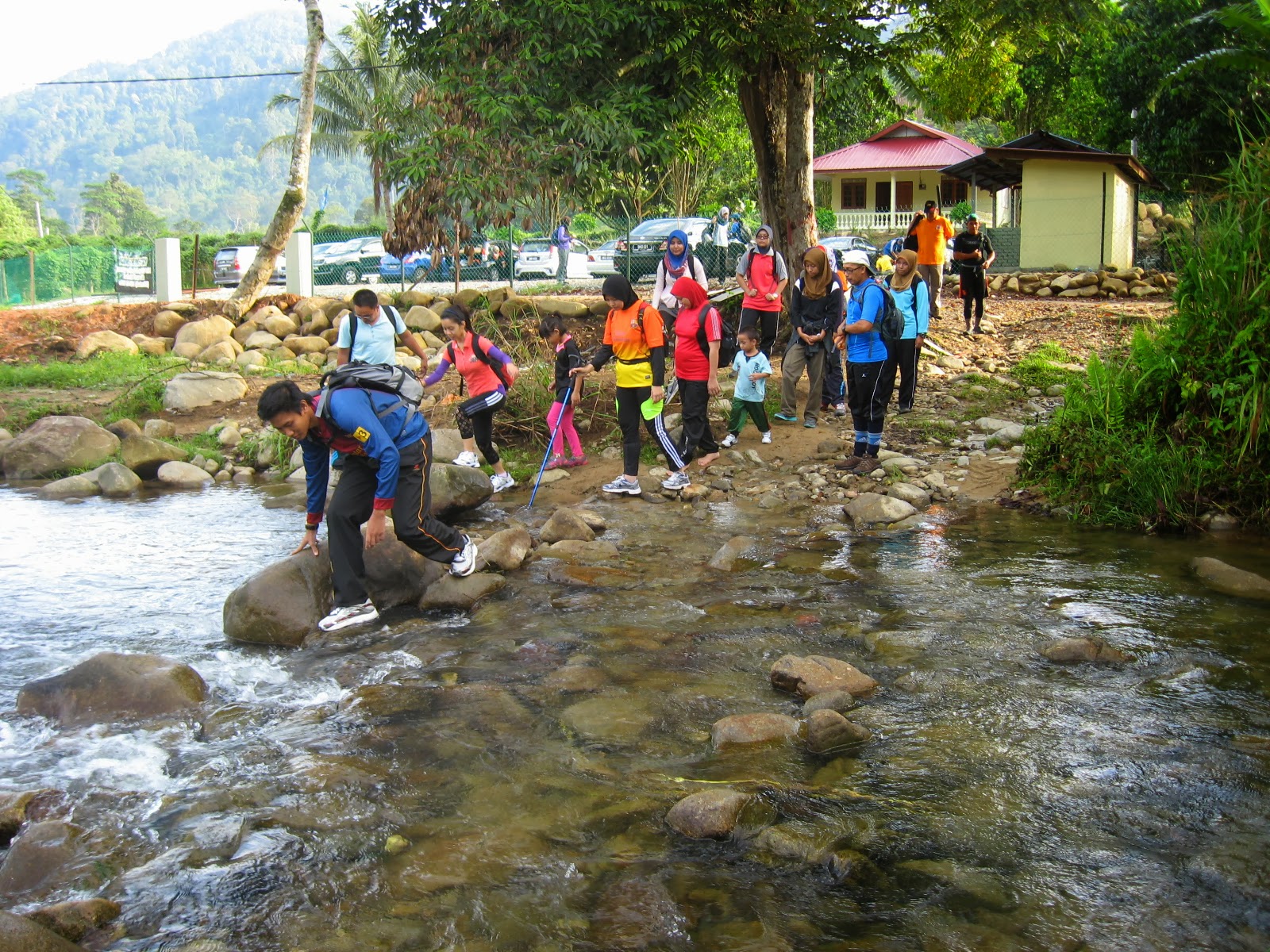 PERSATUAN CABARAN KEMBARA: DAY TRIP d GUNUNG NUANG via 