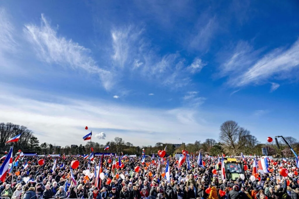 PICS: Farmers Defy Tractor Ban, Descend on Dutch Capitol to Protest Green Agenda Cull