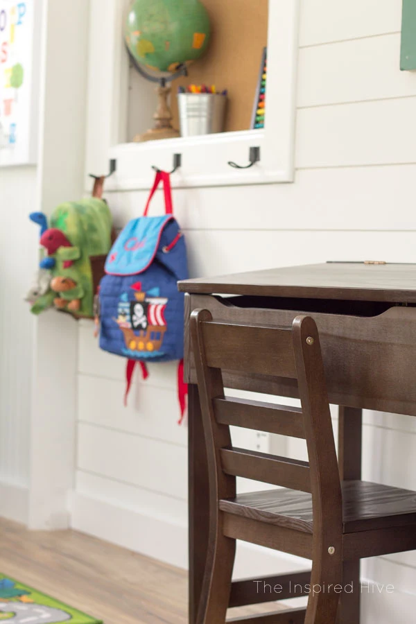 Decor ideas for a vintage modern schoolhouse themed playroom. Cute kids room for a modern farmhouse home!