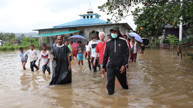 Tuasikal Abua dan Rombongan Tinjau Titik Lokasi Banjir di Masohi dan Amahai