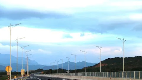Xe lưu thông ngay sau khi khánh thành cao tốc Cam Lâm - Vĩnh Hảo
