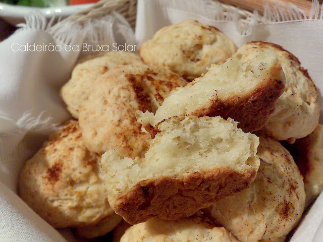 Pãezinhos de minuto de cebola e queijo