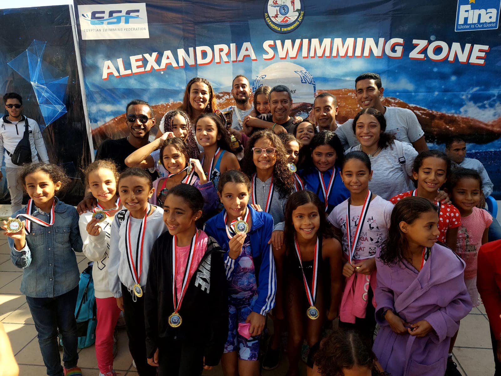 أبطال سموحة مواليد ٢٠١٣ يتألقون بمهرجان منطقة الإسكندرية للسباحة