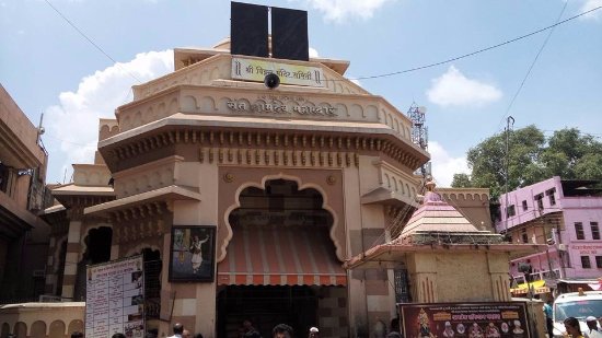 'अटी लावा पण मंदिरं उघडा', मंदिरं उघडण्याचा निर्णय न झाल्याने भाविकांची नाराजी