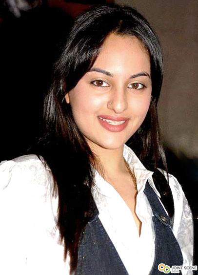 Bollywood Hot Actress Sonakshi Sinha Wallpapers