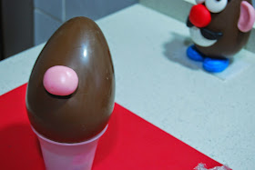 best mr. potato head in chocolate and fondant tutorial for easter. El mejor tuturial para huevo de pascua mr. potato de fondant