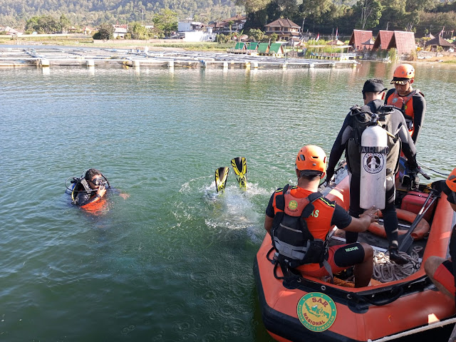     Korban Dicurigai Tenggelam Usai Ditemukan Motor Dan Pakaian Di Dekat Danau