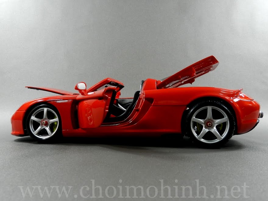 Porsche Carrera GT 1:18 Maisto door