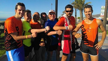 rafa vega y marea naranja con la pulsera