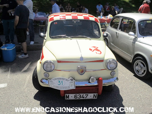 Los SEAT 600 más castizos acuden a la Pradera de San Isidro (Madrid)