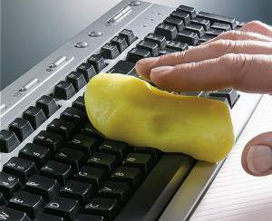 8 Tips Cara Membersihkan Keyboard Laptop dengan Baik