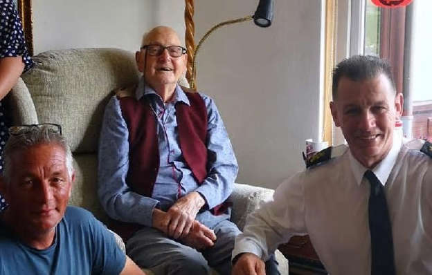 102 साल के व्यक्ति ने बताया लंबी उम्र का राज, सिर्फ 3 चीजों से पाई इतनी आयु