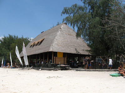 goers spell highlighting passing boat as well as non bestthailandbeaches: Gili Islands Updated