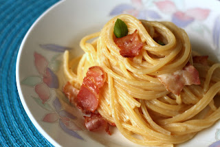 Pasta alla carbonara u tanjiru