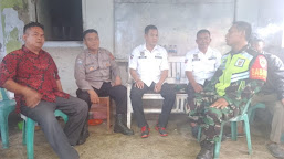  Sinergitas TNI-Polri, Bhabinkamtibmas Polsek Kandanghaur Dan Babinsa Sambangi Warga