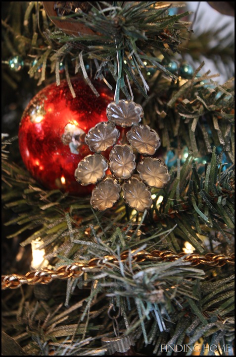 Nativity, vignettes, trees 079
