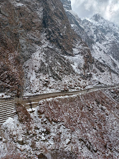 Snow covered path of Kedarnth temple