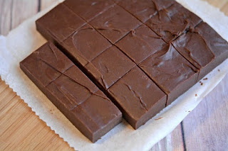 2 Minutes and 2 ingredients FUDGE