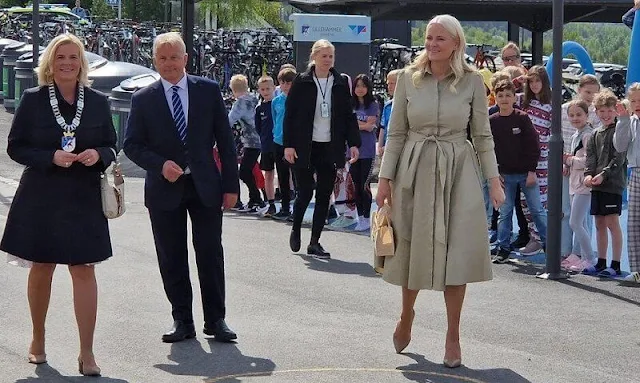 Paloma van den Akker Mini Jaguar Bag. Crown Princess Mette-Marit wore linen and silk canvas coat dress