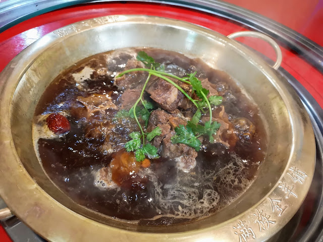 Beijing lamb spine hotpot