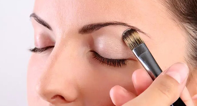 How To Apply Mascara Perfectly Like A Pro