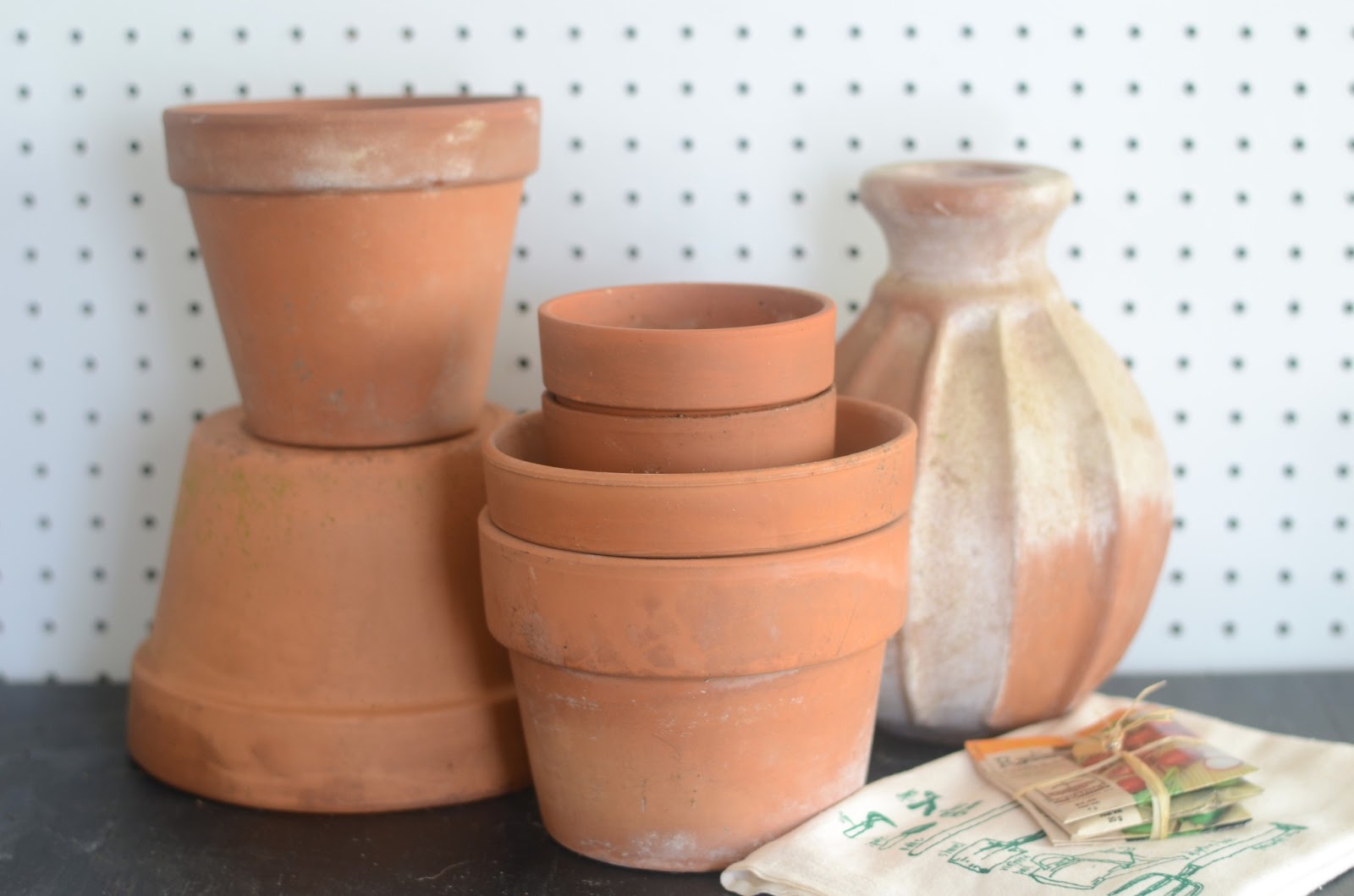 IRON TWINE Terracotta Clay Pots 