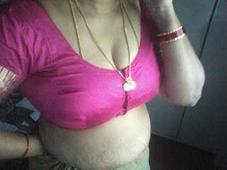 Hot Aunty in Blouse(Rose) Images