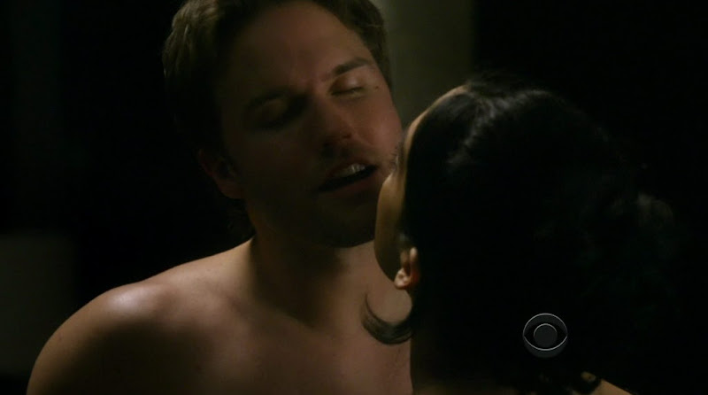 Scott Porter Shirtless on The Good Wife s2e14