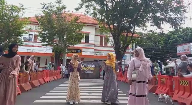 FASIONS ON THE STREET DI DEPAN KANTOR POS BANYUWANGI 2023