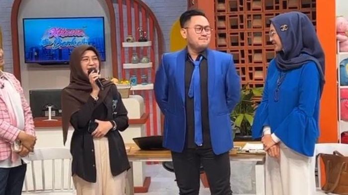 Hubungannya semakin dekat king nassar dan desy ratnasari malah dapat cibiran warganet. (youtube)