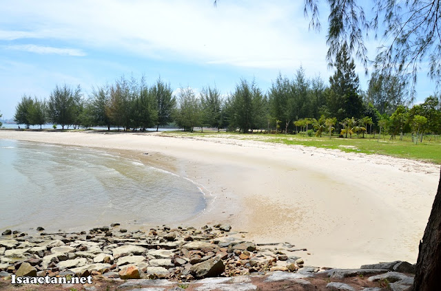 Another side of the beach, where one could actually enjoy the sandy banks