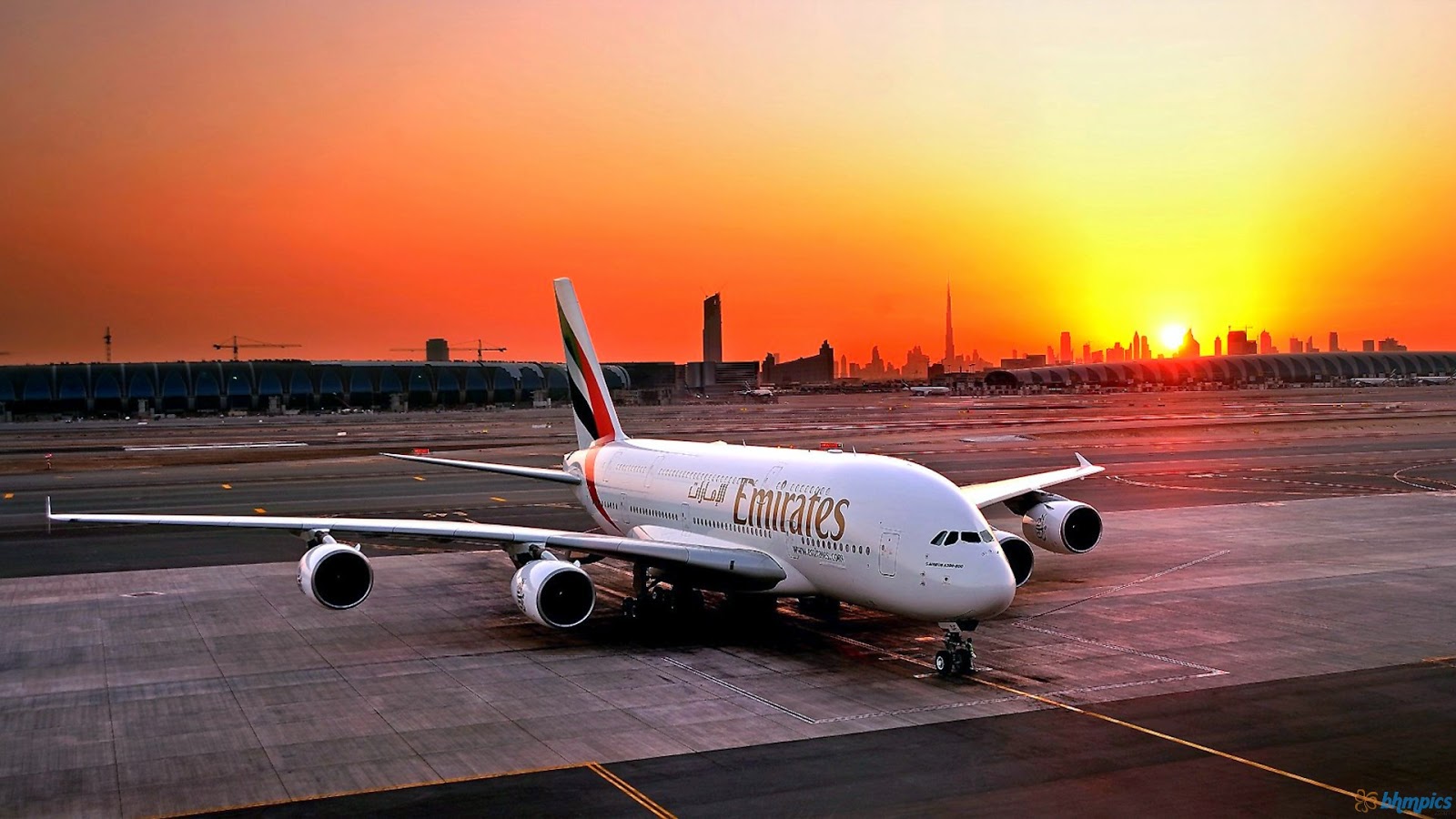 emirates-airplane-sunset-dubai