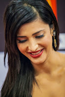 Shruthi Hassan Hairstyle