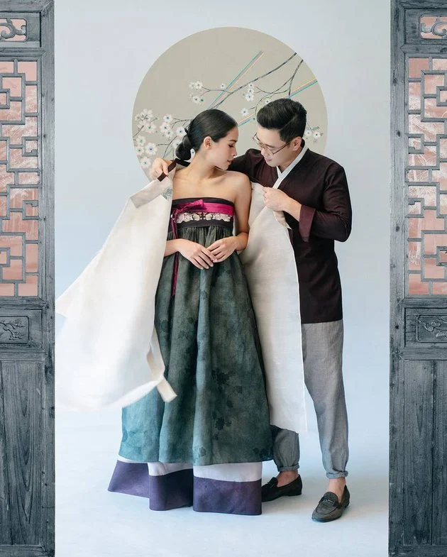 7 Potret Momen Prewedding Maudy Ayunda dan Jesse Choi