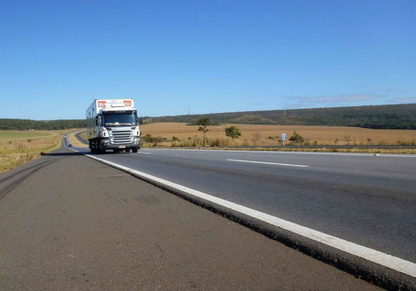 Tarifa de importação de pneus para transporte de cargas é zerada