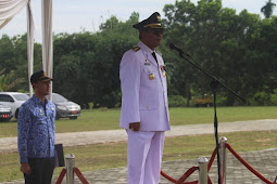 Bupati Lampung Tengah Loekman Djoyosoemarto - PIMPIN UPACARA HUT PROPINSI LAMPUNG KE 55