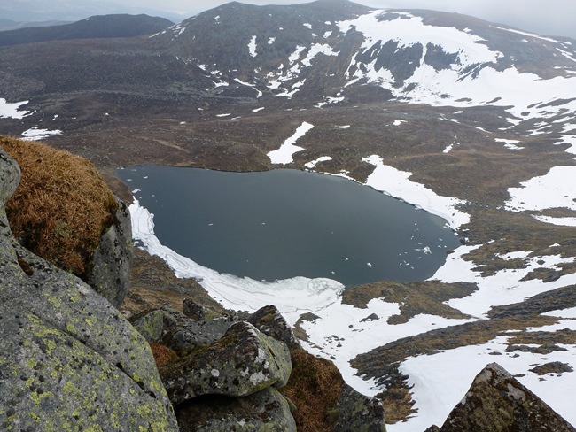 PHIL'S PIC: LOCH NAN EUN & LOCHNAGAR FROM THE STUIC