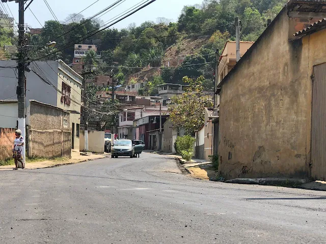 Rua Espírito Santo tem recapeamento asfáltico concluído em Barra Mansa