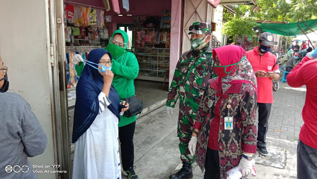 Peduli Warga Koramil Delanggu bagikan masker