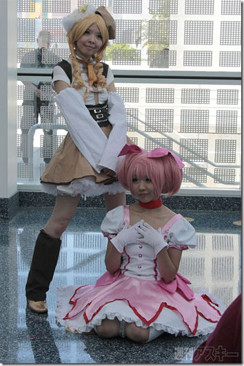 mahou shoujo madoka magica / puella magi madoka magica cosplay - tomoe mami and kaname madoka from anime expo 2011