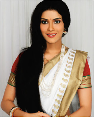 Nandana Sen in Traditional Silk Saree