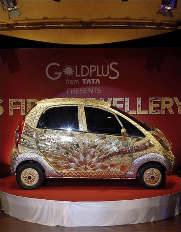 Indian-Car-Maker-Tata-Unveils-Gold-plated-Nano_03