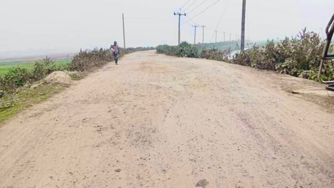 সংষ্কার কাজ না হওয়ায় আজমিরীগঞ্জ - বানিয়াচং শরীফ উদ্দিন সড়কে  সাধারন মানুষের দুর্ভোগ চরম সীমায়