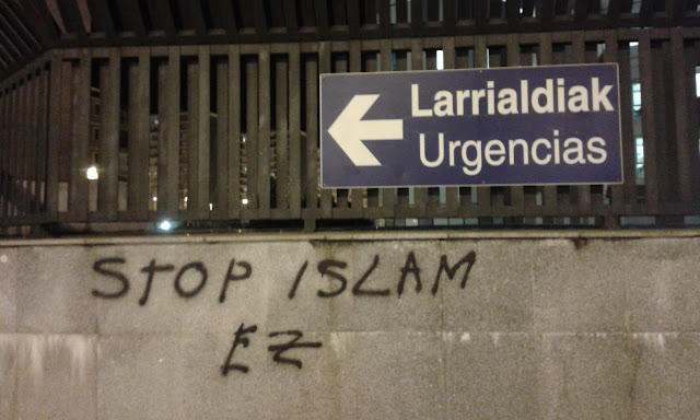 Pintada antiislam en Cruces